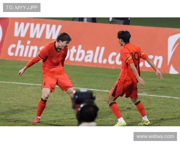 国家队备战关键战役新帅调整阵容引发球迷热议亚洲杯前景备受关注